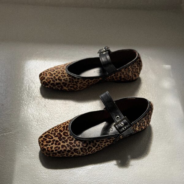 Hanna Closed Shoes in Leopard - Image 2